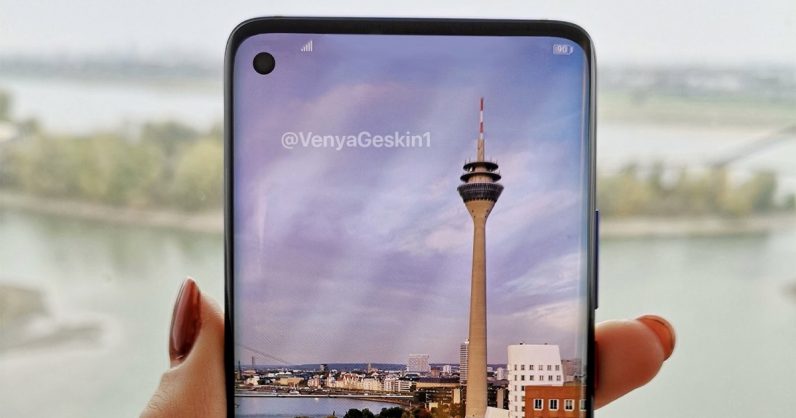 ภาพหลุดล่าสุดย้ำ! Samsung Galaxy S10 มีดีไซน์จอเต็มพร้อม “รูขนาดเล็ก” สำหรับกล้องหน้า