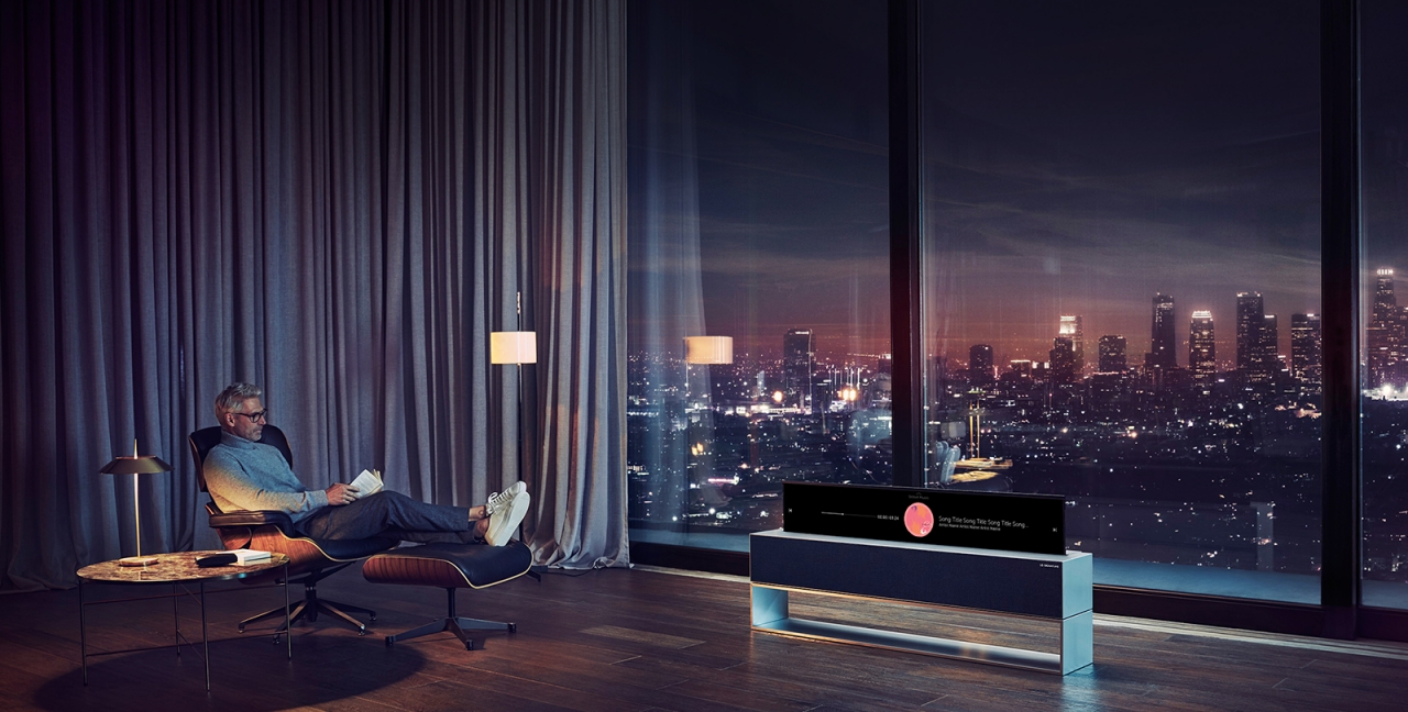 LG เปิดตัวทีวีม้วนเก็บได้ พอเลิกดูก็สั่งม้วนเก็บลงฐาน! พร้อมรองรับ Apple AirPlay