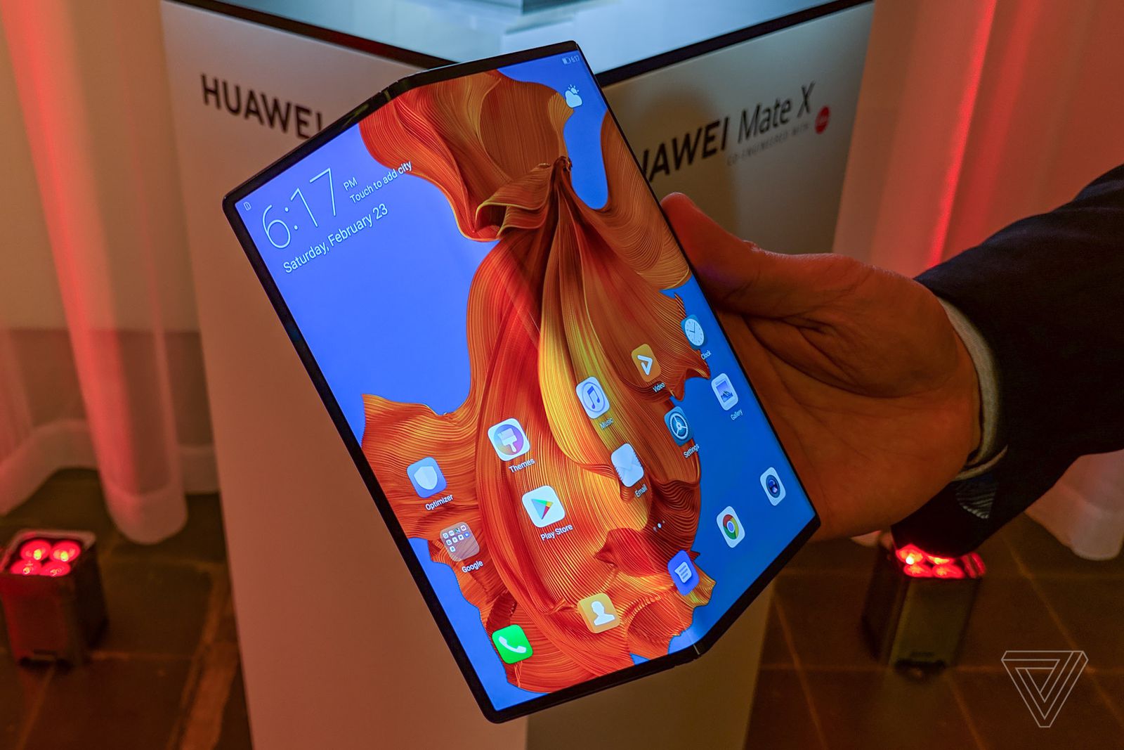 CEO ของ Huawei บอก “Galaxy Fold มีดีไซน์ที่แย่”