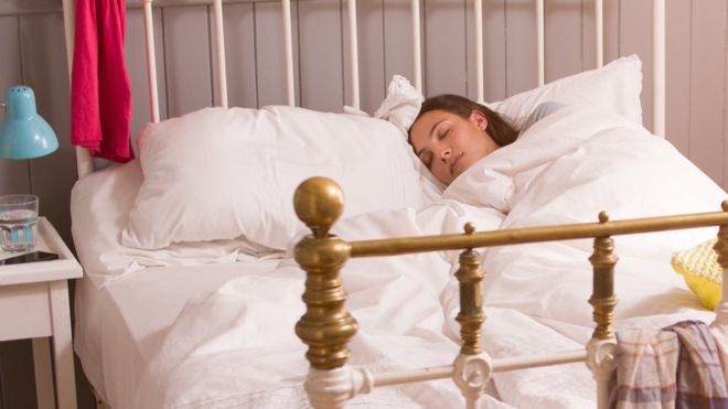 นอนยาวเสาร์-อาทิตย์ ชดเชยการนอนไม่พอระหว่างสัปดาห์ได้จริงหรือ?
