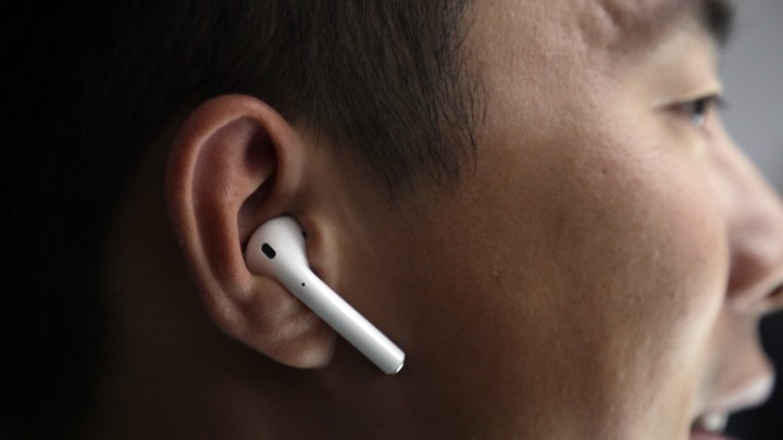 นักวิทยาศาสตร์กว่า 250 คนยืนยัน AirPods เพิ่มความเสี่ยงมะเร็งได้!