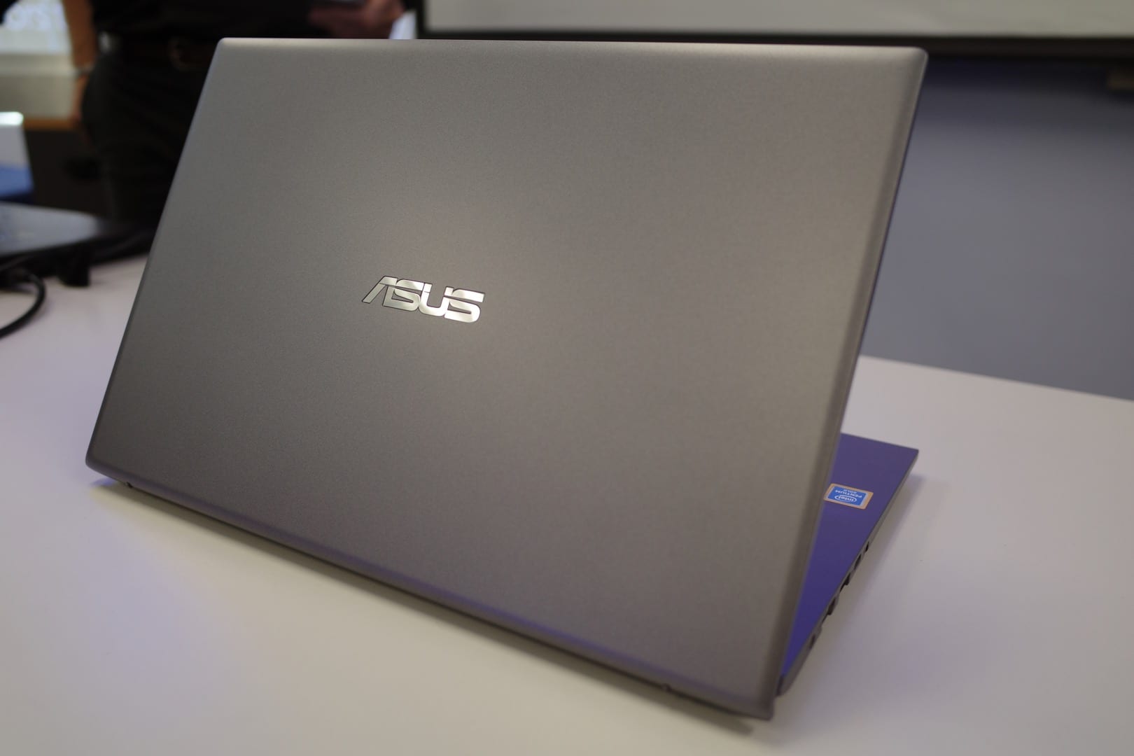 Asus เปิดตัว Vivobook 14 โน้ตบุ๊กพร้อม SSD, Windows 10 หนัก 1.5 กก. ราคาแค่ 12,990 บาท!