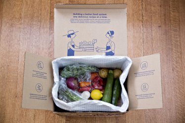 A Blue Apron Holdings Inc. meal-kit delivery package is arranged for a photograph in Tiskilwa, Illinois, U.S., on Wednesday, June 14, 2017. Blue Apron Holdings Inc. filed for an initial public offering in the U.S., after reportedly delaying listing preparations while it worked to improve financials. Photographer: Dan Acker/Bloomberg via Getty Images