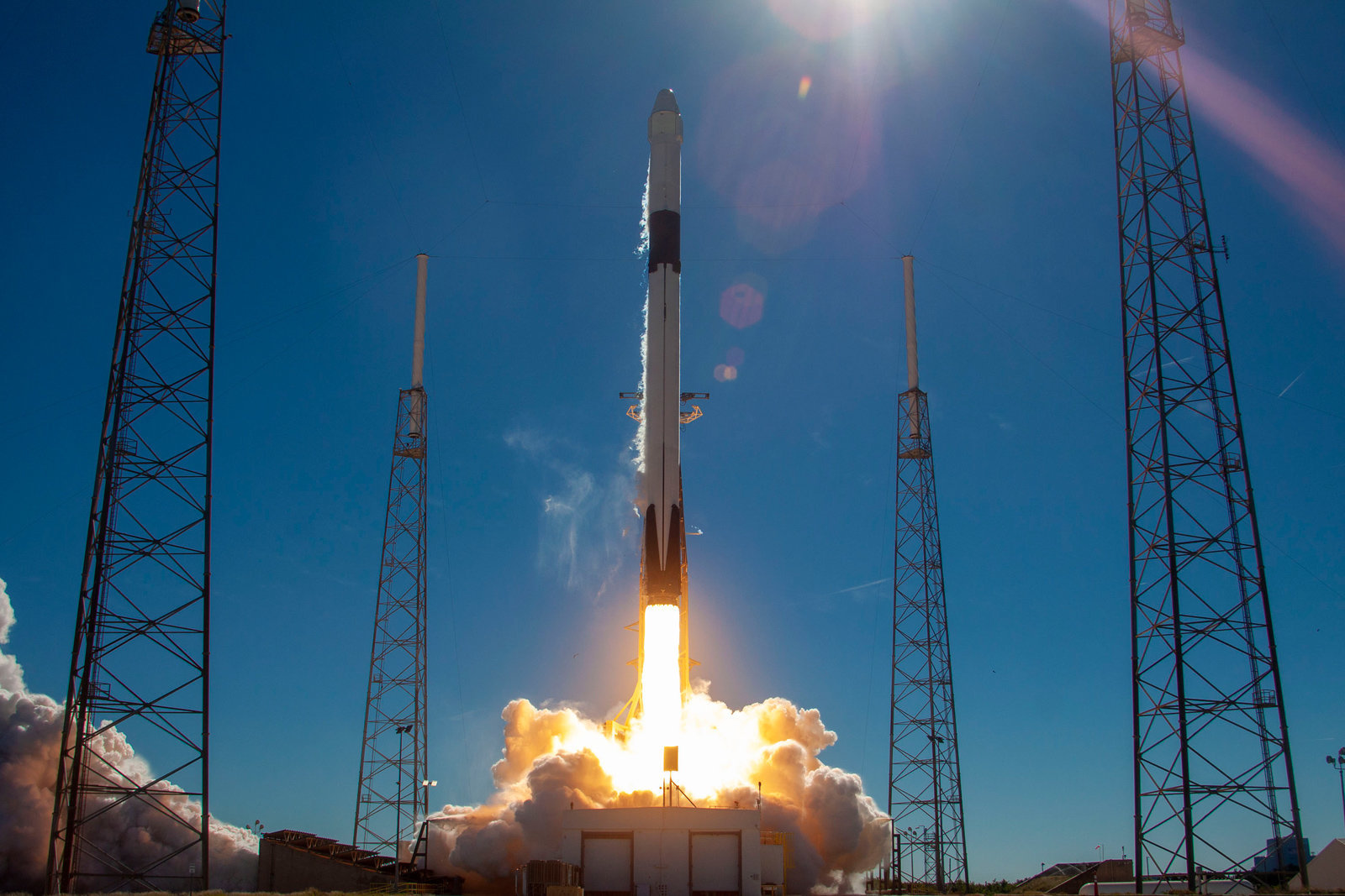 ดาวเทียมอินเทอร์เน็ตของ SpaceX อนุมัติแก้ไขเส้นทางการบินเตรียมเดินหน้าปล่อยขึ้นสู่วงโคจรแล้ว!