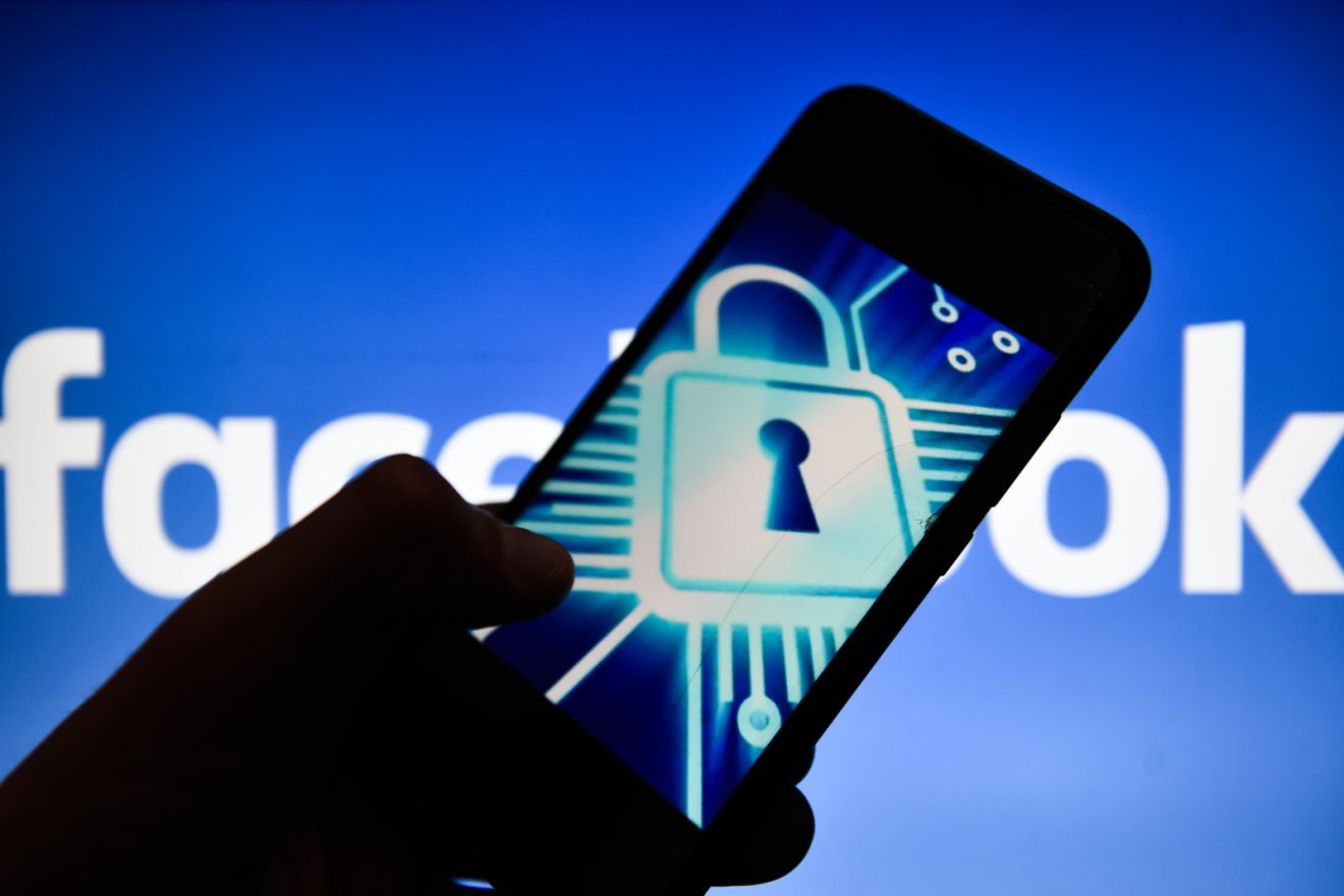 POLAND - 2019/02/17: Cyber lock symbol is seen on an android mobile phone with facebook logo on the background. (Photo by Omar Marques/SOPA Images/LightRocket via Getty Images)