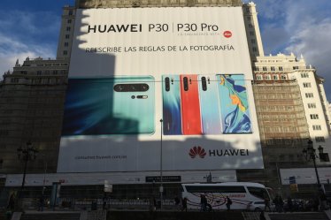 MADRID, SPAIN - 2019/04/09: An advertisement for a Huawei P30 pro phones seen on the 'Edifico España' (Spain Building) in Madrid. (Photo by John MIlner/SOPA Images/LightRocket via Getty Images)