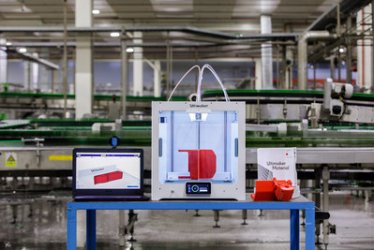 Ultimaker, the global leader in desktop 3D printing, today announced that Heineken is using its solutions to produce a variety of custom tools and functional machine parts to aid in manufacturing at the company’s brewery in Seville, Spain.