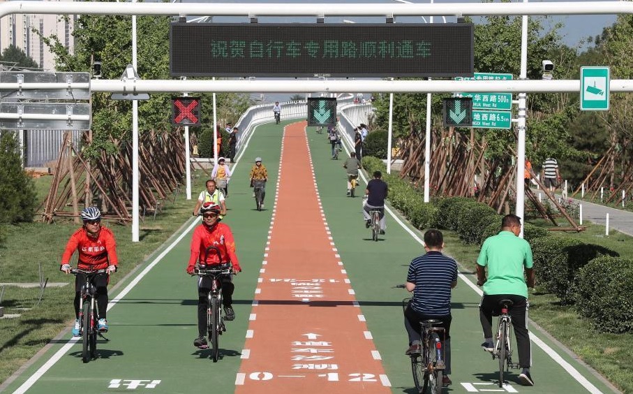 จีนเปิดตัวถนนสายจักรยาน เพื่อลดความแออัดของประชากรบนรถไฟในช่วง Rush Hour!
