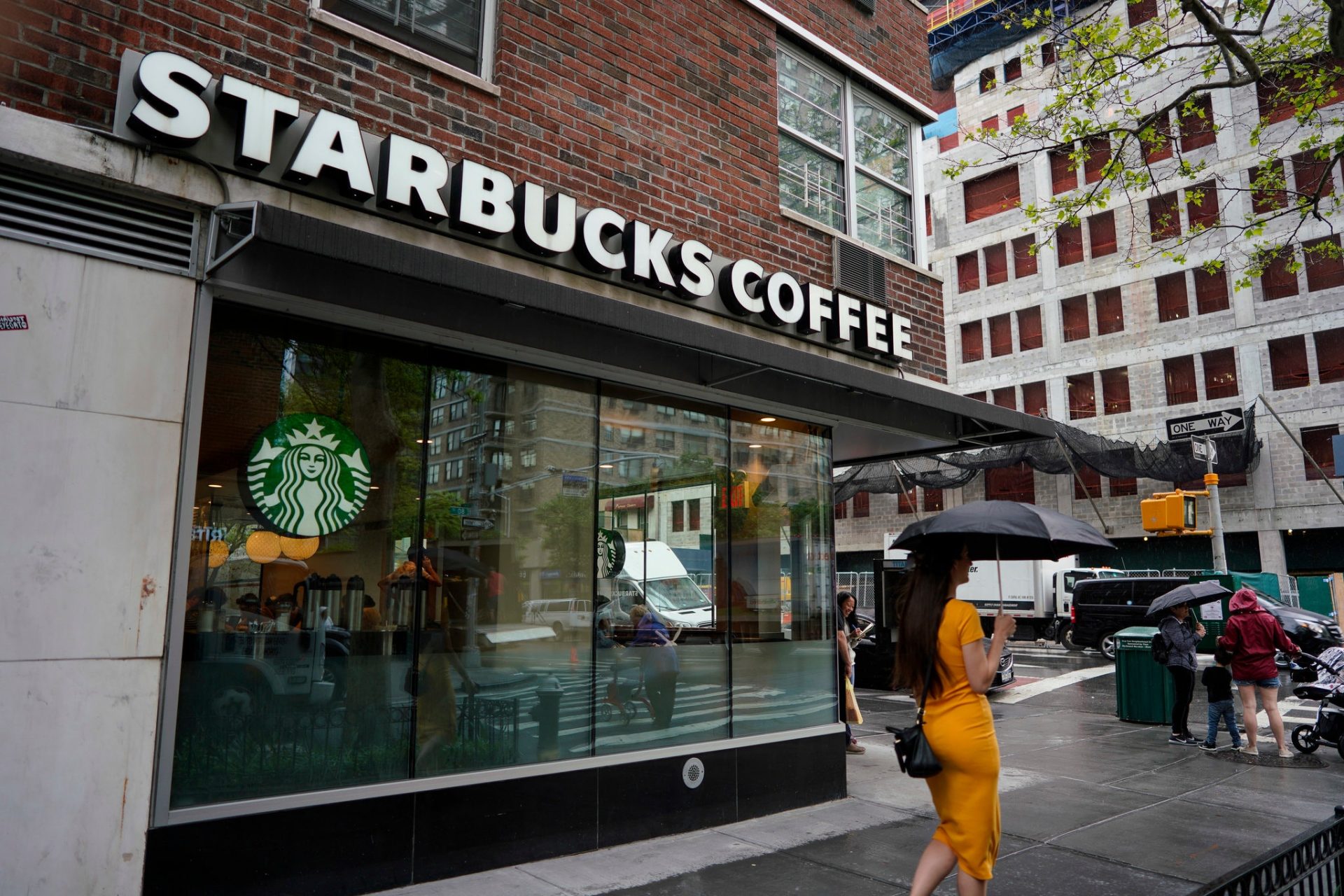 Starbucks จะเลิกวางจำหน่ายหนังสือพิมพ์ในเดือนกันยายนนี้ เหตุจากผู้บริโภคนิยมเสพสื่อออนไลน์เพิ่มมากขึ้น