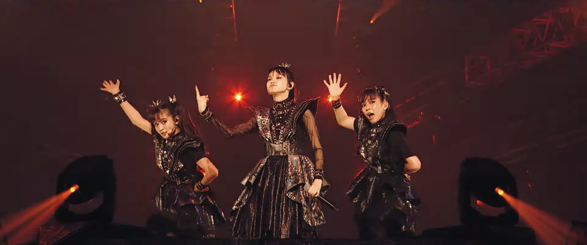 "PAPAYA!!" บทเพลงสุดมันส์จาก "Babymetal" feat."กอล์ฟ ฟักกลิ้ง ฮีโ่ร่