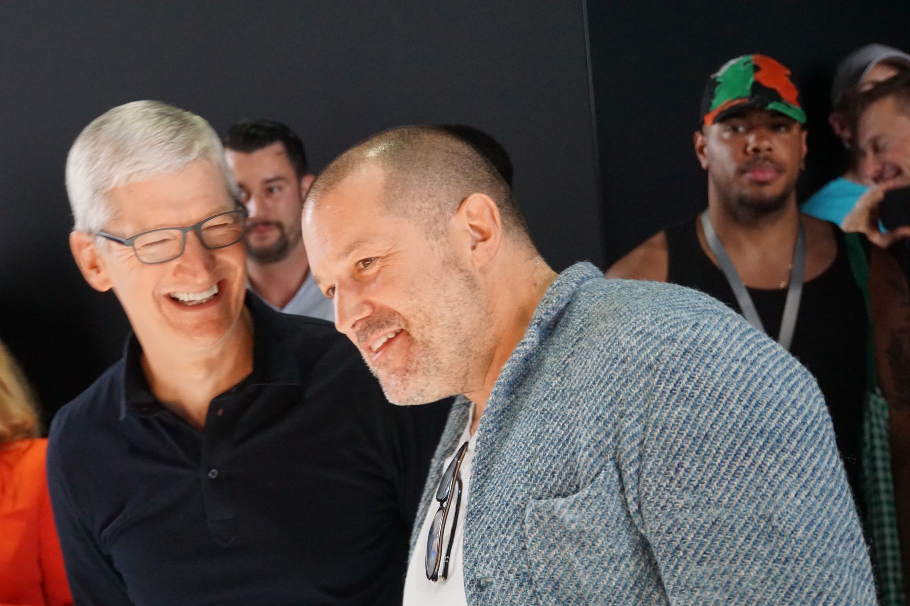 Tim Cook โต้ข่าว Jony Ive ลาออกเพราะตนไม่สนใจด้านดีไซน์เป็นข่าวไร้สาระ!