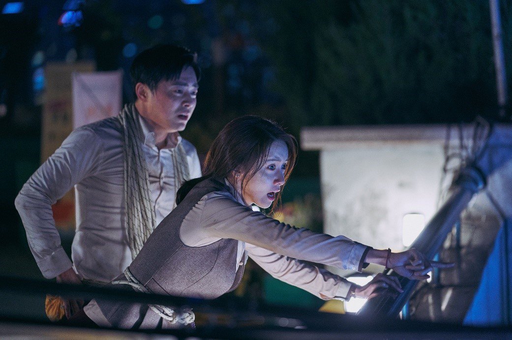 รีวิว] Exit ฝ่าหมอกพิษ ภารกิจรัก : ทางออกไหนจะเป็นไงไม่รู้  แต่ทางออกโรงของหนังเรื่องนี้ จะมีฮา มีลุ้น และมีซึ้ง - BT beartai