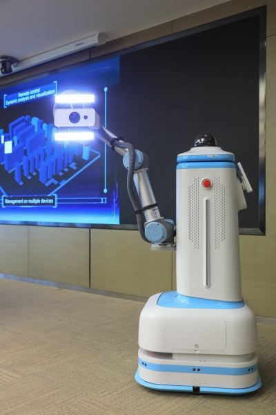 Robot for data center
