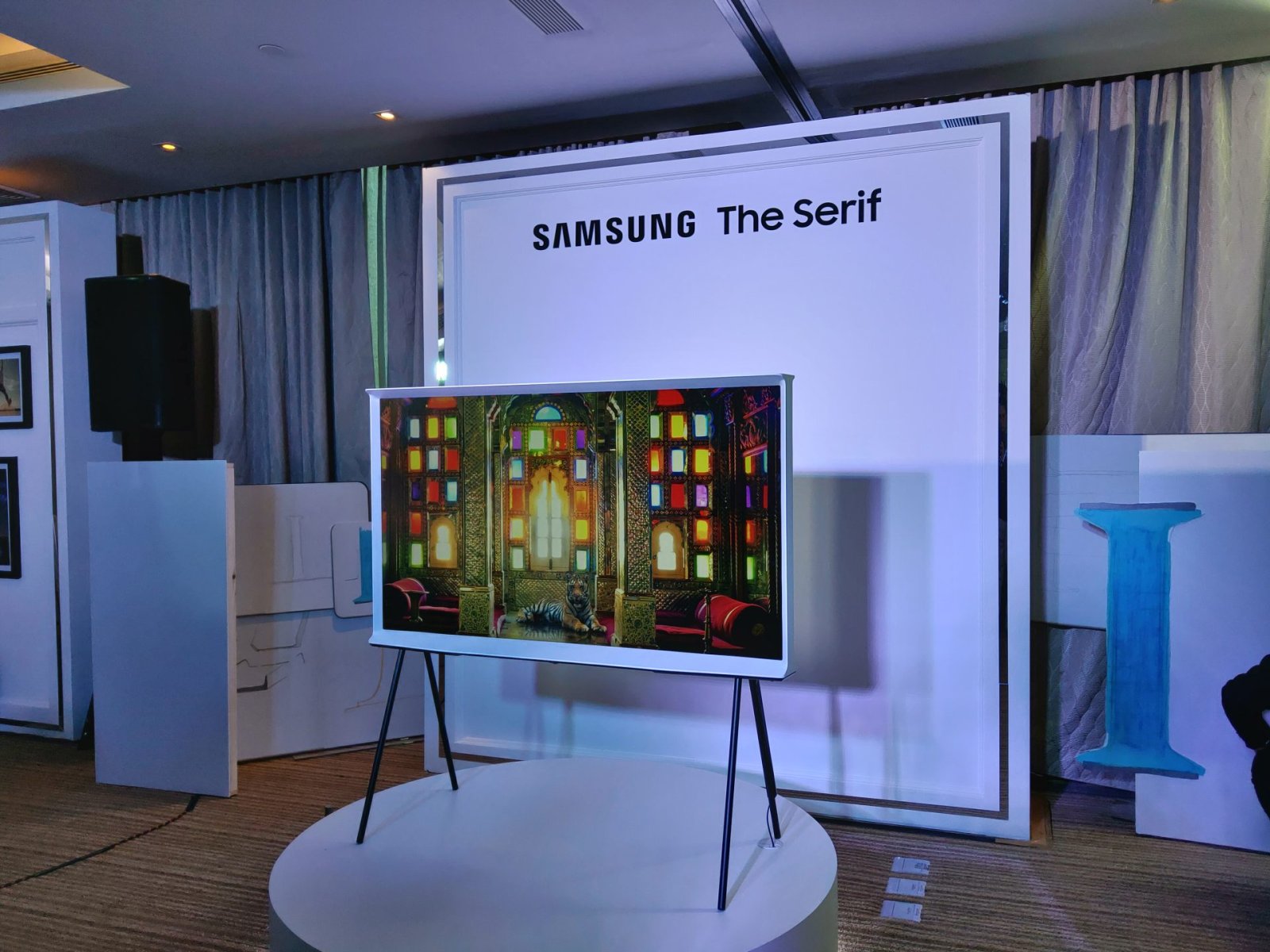 Samsung The Serif