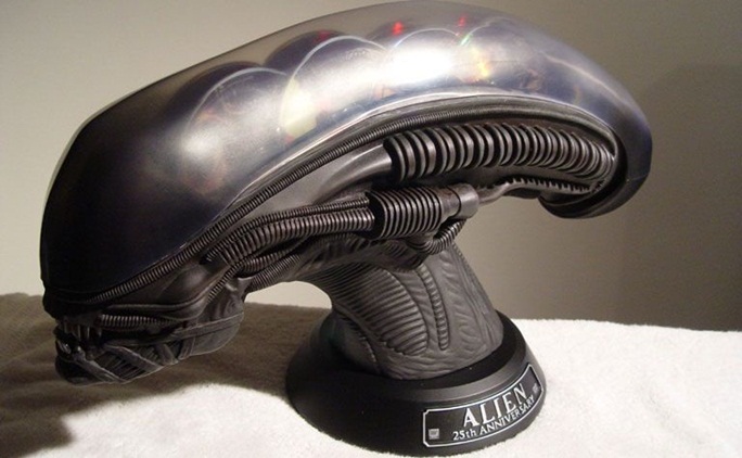 Limited 25th Anniversary Alien Head Box Set