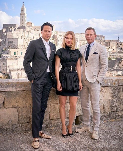 ผู้กำกับ Cary Joji Fukunaga นางเอก Léa Seydoux และ Daniel Craig 