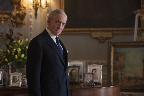 WHAT THE FACT รีวิว The Crown ซีซัน 3