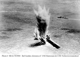 USS Hammann ขณะโดนตอร์ปิโดถล่ม