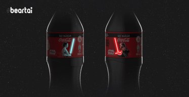 ขวด Coca-Cola ที่มีกระบี่เรืองแสงของ Rey และ Kylo Ren