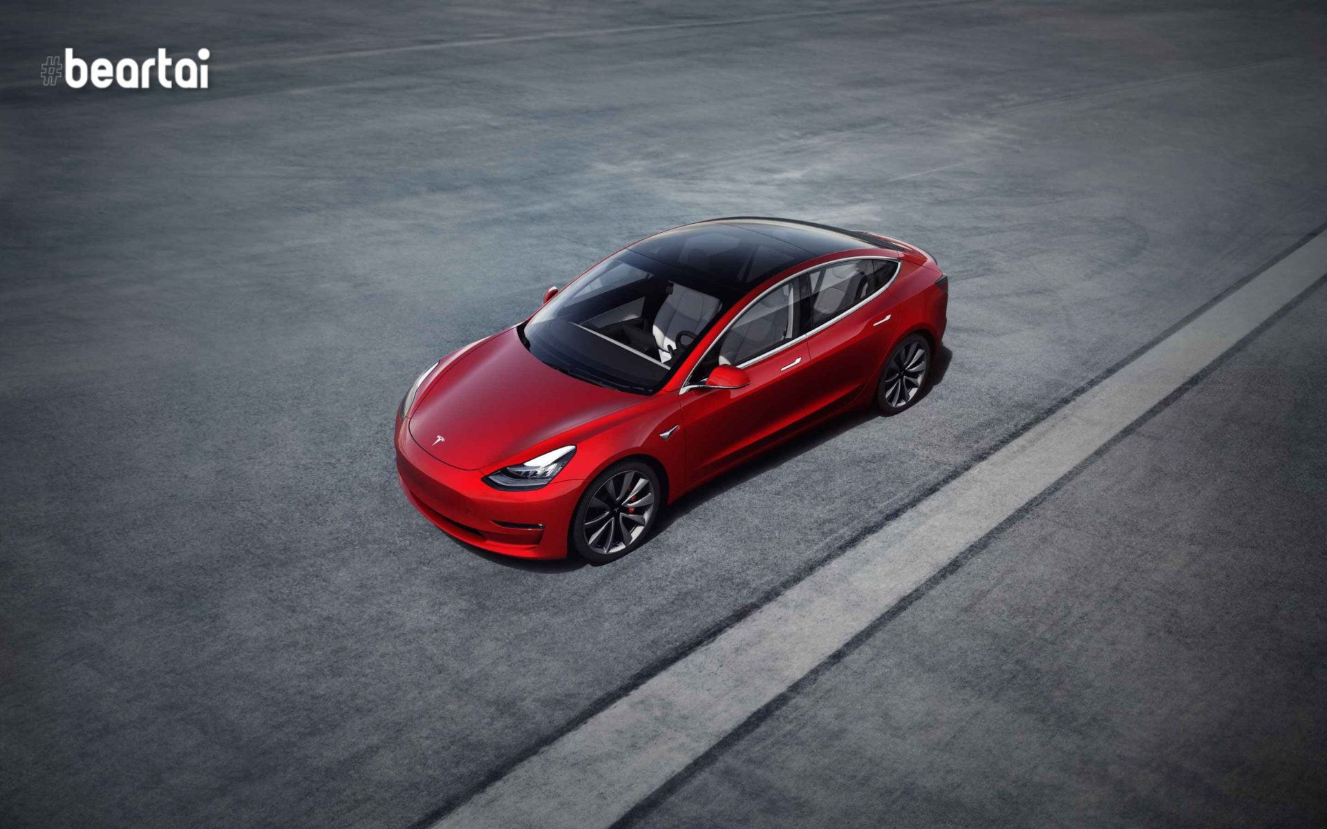 เจ้าของ Tesla Model 3 ใช้แอปบนสมาร์ตโฟนล็อกขังโจรไว้ในรถก่อนเรียกตำรวจมาควบคุมตัว