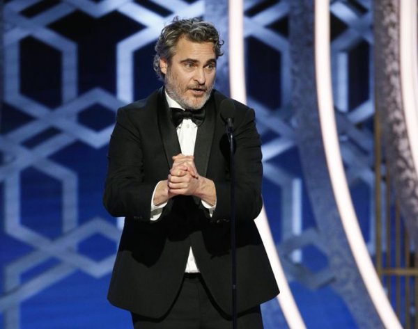 Joaquin Phoenix นักแสดงนำชายยอดเยี่ยม บนเวทีลูกโลกทองคำ