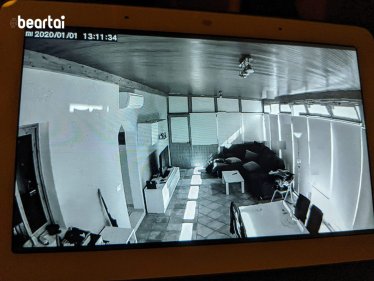 ภาพบน Google Nest Hub จากกล้อง Xiaomi แสดงห้องครัวในบ้านคนแปลกหน้า