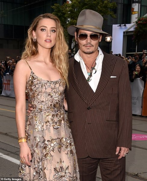 ในช่วงที่ป๋า Depp ยังดังมากจาก Pirates of the Caribbean
