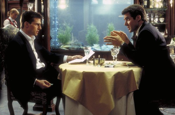 Tom Cruise และ Henry Czerny ใน Mission Impossible ภาคแรก ปี 1996