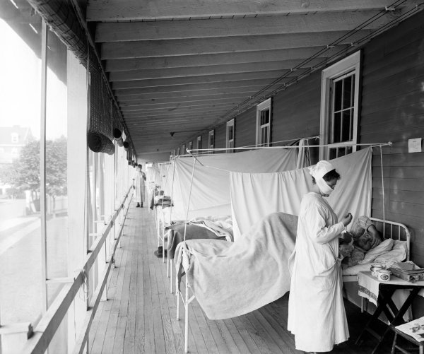 วอร์ดรักษาผู้ป่วยโรคไข้หวัดเสปนของโรงพยาบาล Walter Reed ในสหรัฐฯ ปี 1918