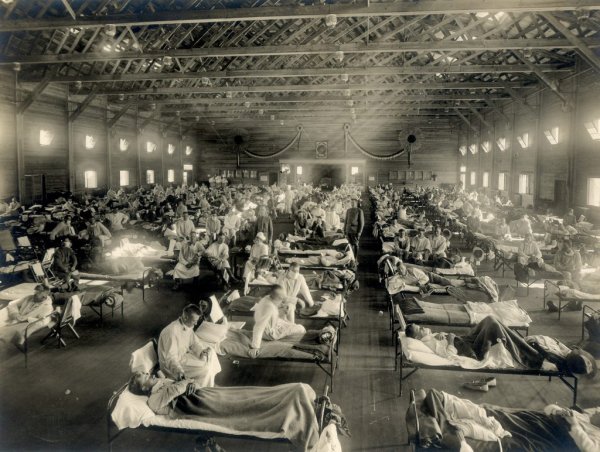 โรงพยาบาลฉุกเฉินในเมือง Kansus ช่วงการระบาดของไข้หวัดใหญ่สเปนปี 1918