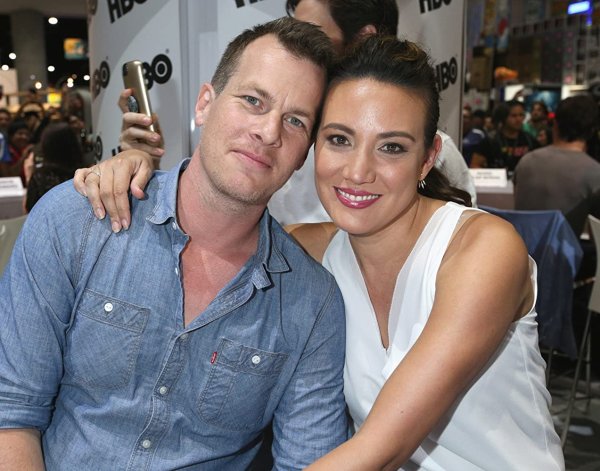 Jonathan Nolan กับ Lisa Joy