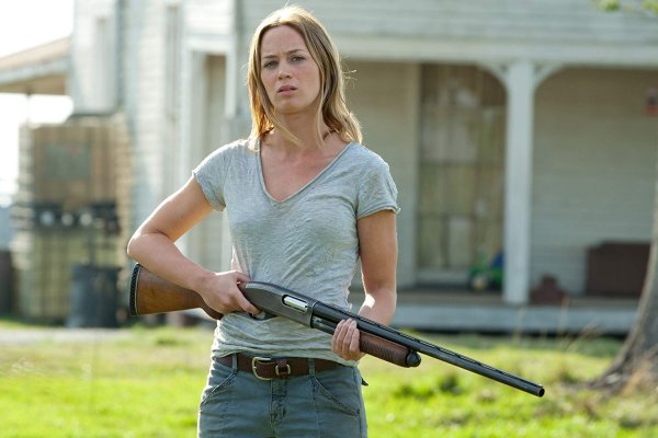 Emily Blunt ใน Looper (2012)