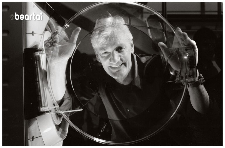 James Dyson เศรษฐีผู้ก่อตั้งบริษัท Dyson