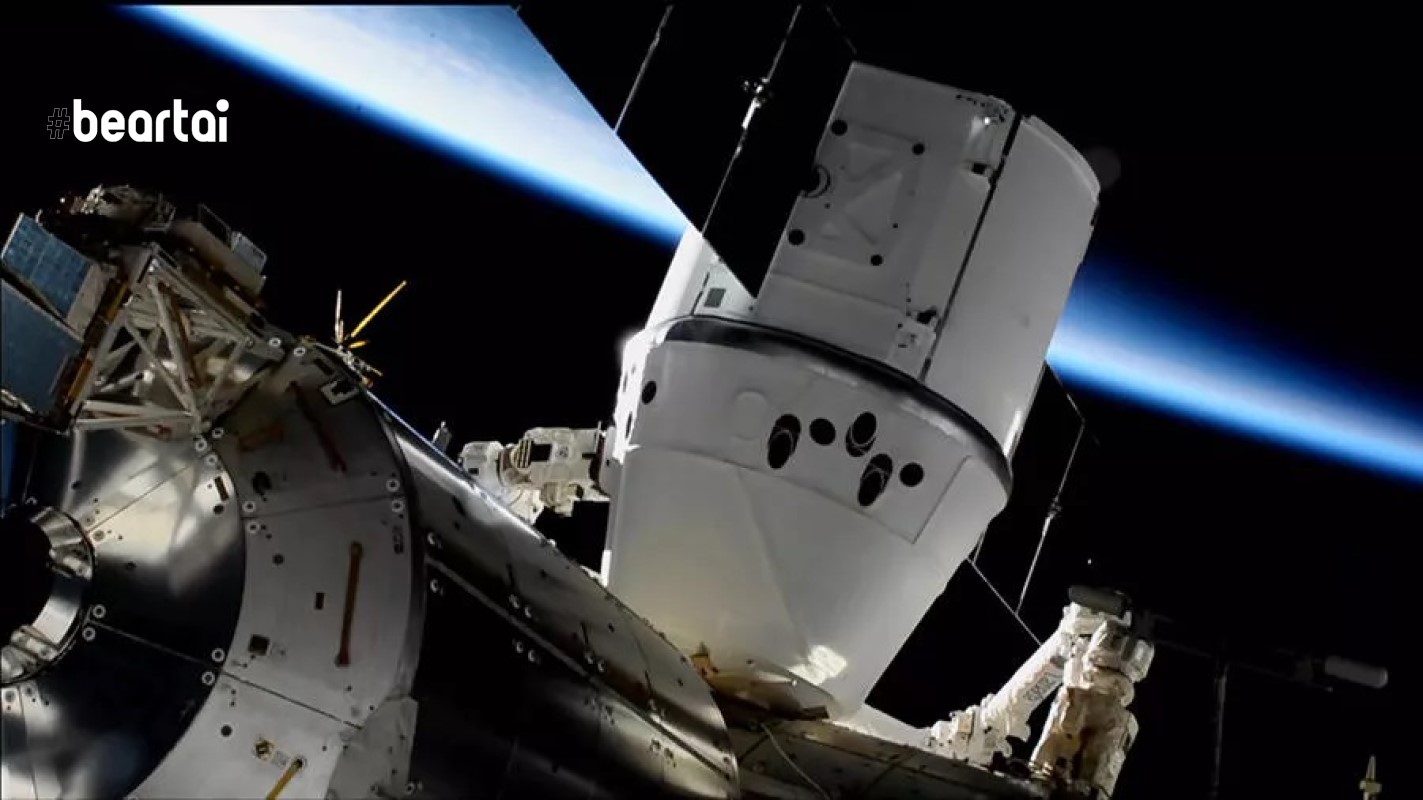 สถานีอวกาศนานาชาติใช้แขนยึดแคปซูล SpaceX Dragon 1 เป็นภารกิจสุดท้ายก่อนปลดระวาง