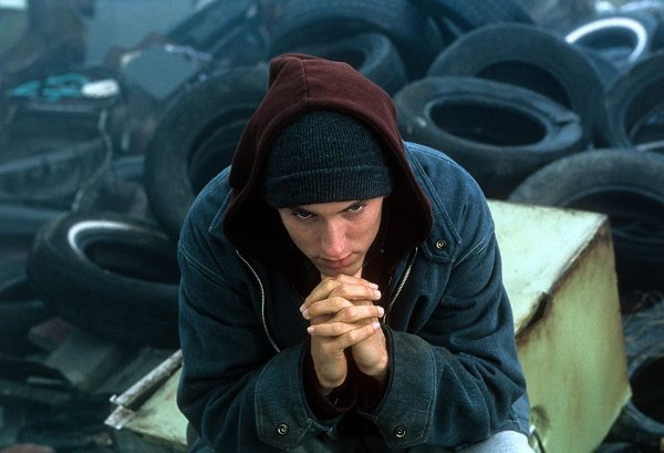 แร็พเปอร์คนดัง Eminem ในหนัง 8 Miles (2002) ช่วงเดียวกับที่หนัง Fast ภาคแรกเข้าฉาย
