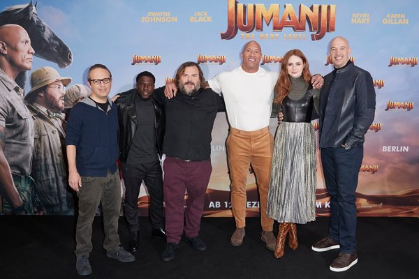 ผู้กำกับ Kasdan และทีมนักแสดงของ Jumanji ภาค 2 และ 3