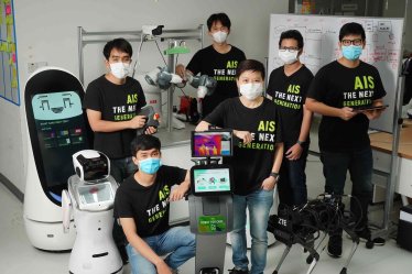 AIS ร่วมพลิกโฉม สร้าง New Normal ให้วงการแพทย์ ส่งมอบหุ่นยนต์ 5G ให้กับโรงพยาบาลต่างๆ เพื่อลดความเสี่ยง ลดการสัมผัส