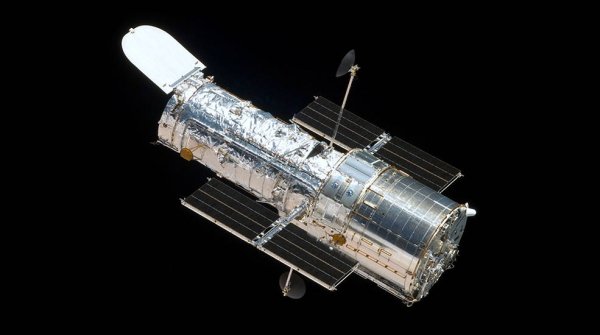 กล้องโทรทรรศน์อวกาศ Hubble ที่ทำหน้าที่ลอยอยู่ในอวกาศเพื่อถ่ายรูปจักรวาลมา 30 ปีแล้ว