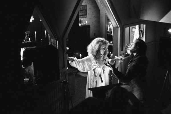 ผู้กำกับ Brian De Palma ในกองถ่าย Carrie (1976)