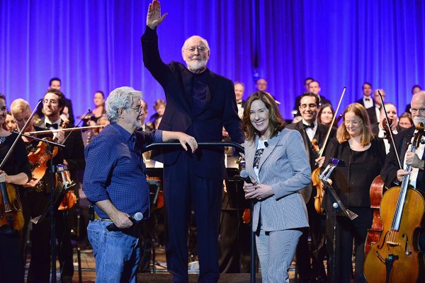 นักประพันธ์เพลง John Williams กับ Lucas และ Kathleen Kennedy ผู้อำนวยการ LucasFilm คนปัจจุบัน