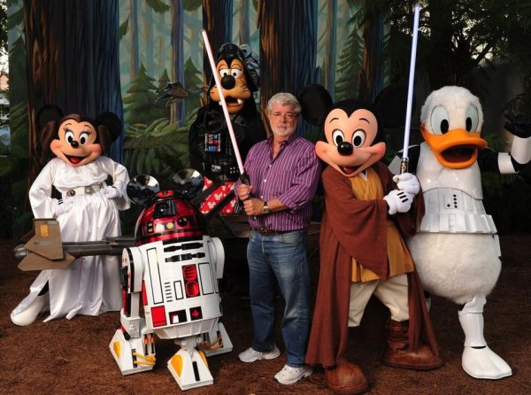George Lucas ถึงเวลาปล่อยมือจากแฟรนไชส์ Star Wars สู่อ้อมอก Disney เมื่อปี 2012