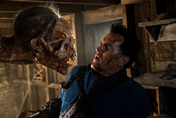 Bruce Campbell ใน Ash vs Evil Dead (2015)