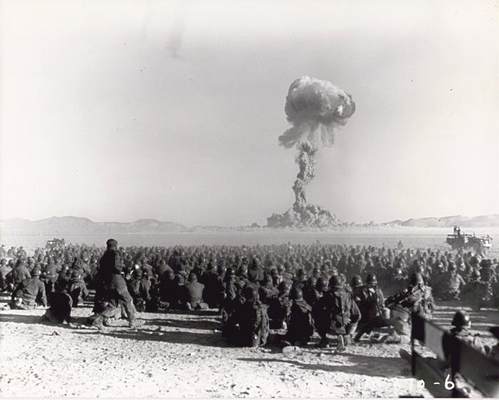 ภาพการทดสอบนิวเคลียร์ที่รัฐเนวาดา เมื่อเดือนพฤศจิกายน ปี 1951