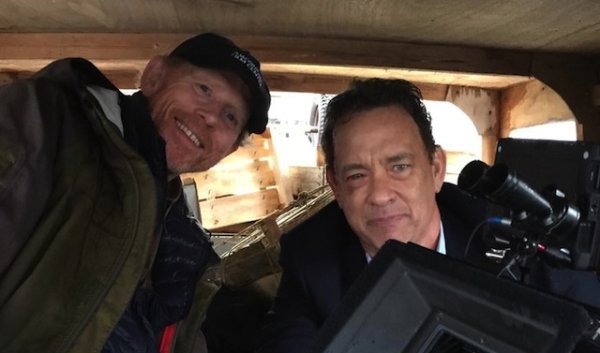 Ron Howard และ Tom Hanks นักแสดงคู่บุญจาก Apollo 13 และหนังไตรภาคตัวละคร "โรเบิร์ต แลงดอน"