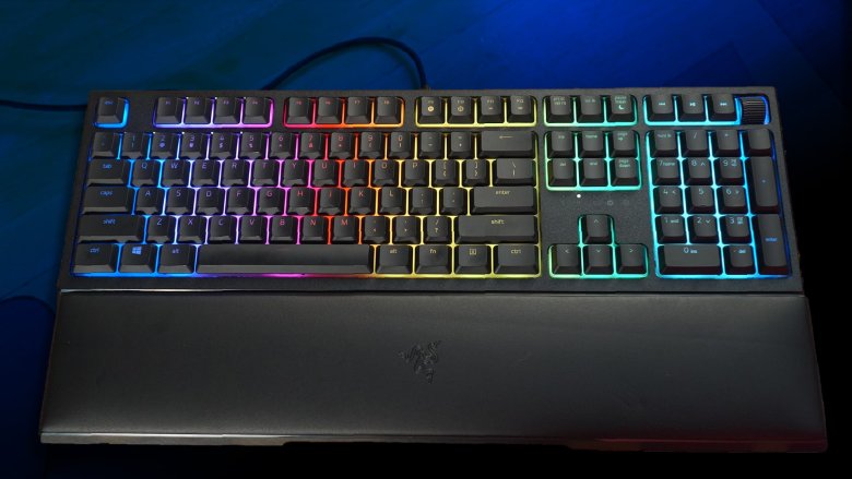 รีวิว RAZER ORNATA V2 คีย์บอร์ดลูกผสมปุ่มยางและ Mechanical สัมผัสแตกต่างพร้อมไฟ RGB จัดเต็ม