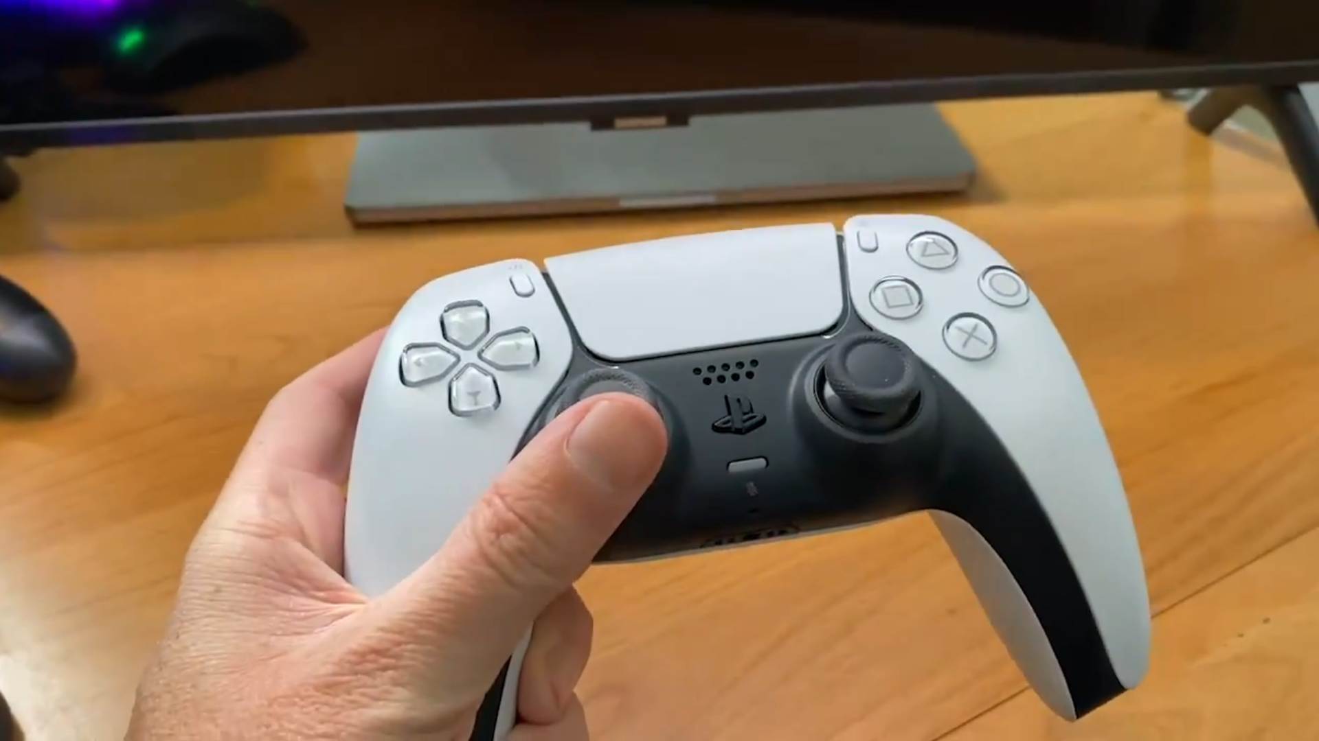 Geoff Keighley เตรียมโชว์การเล่นเกมโดยใช้จอย DualSense ของ PS5 ในวันนี้