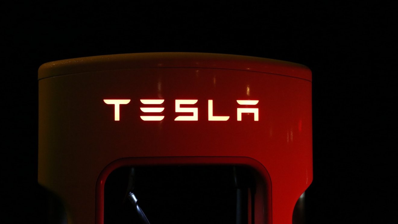 Tesla ได้รับอนุมัติสิทธิบัตรใช้เลเซอร์ทำความสะอาดเศษสิ่งสกปรกบนกระจกรถยนต์