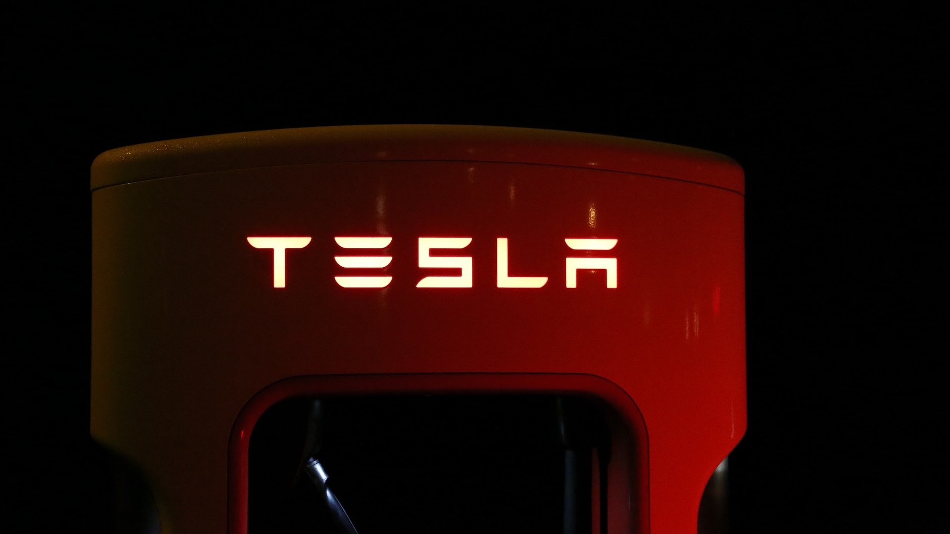 Tesla เปิดสถานีชาร์จที่มีโรงเก็บพลังงานแห่งแรกในประเทศจีน