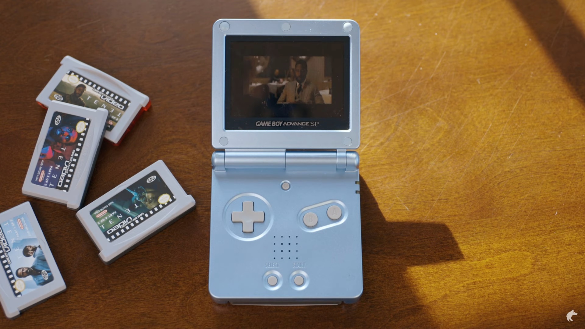 ดู ‘TENET’ จอใหญ่ไม่เร้าใจ ดูผ่านเครื่องเกม ‘Gameboy Advance’ สะใจกว่า!