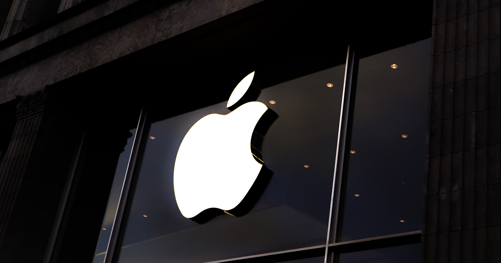 Apple Store ทั่วสหรัฐฯ กลับมาเปิดให้บริการอีกครั้งในรอบเกือบ 1 ปี